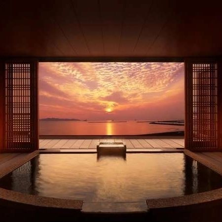 鏡ヶ浦温泉rokuza

千葉県、館山市にある「鏡ヶ浦温泉rokuza」

静寂な海辺に極まる、美食と湯のリトリートです。

南房総の人気の温泉宿【網元の宿ろくや】がプロデュースする新しいスタイルの湯宿になっています。

部屋タイプは、スタンダードからスーペリア、プレミアムやラグジュアリースイートまでさまざま。
客室露天風呂のお部屋では、自由なタイミングで何度でも鏡ヶ浦温泉を楽しむことができます。
スタンダード客室でも、自慢の貸切展望風呂を無料で楽しむことができ、目の前に広がる海を眺めながら、贅沢な時間を過ごすことができます。

穏やかな波を望む海辺の隠れ家宿で、心身ともにリフレッシュされた時間を過ごすのも素敵。

〒294-0055
千葉県館山市那古1672-88

※写真は公式より引用させていただいています。

#鏡ヶ浦温泉rokuza
#千葉県 #館山市
#子連れ旅行
#旅行好きな人と繋がりたい
#国内旅行好きな人と繋がりたい
#国内旅行
#旅育児
#旅ママ
#憧れ旅館
-----------
素敵な旅先情報を毎日updateしています。
以下を基準にしています ︎
▶︎子供と旅行に行ける場所 ︎
▶︎大人も楽しめる場所 ︎
▶︎日常から脱却して、特別感を味わえる場所
@chocomamablog
ブログでは、地域ごとに投稿をまとめているので、参考にどうぞ👇
https://chocomamablog.com